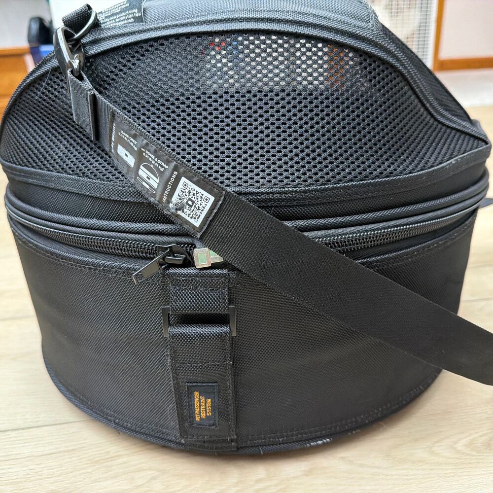 Sleepypod Mobile Pet Bed Round Pet Carrier with Shoulder Strap Black - Picture 7 of 12